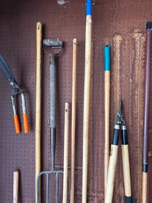 Rakes & yard tools