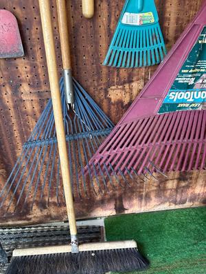 Rakes & yard tools