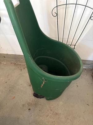 Scott’s fertilizer spreader, garden cart & trellis