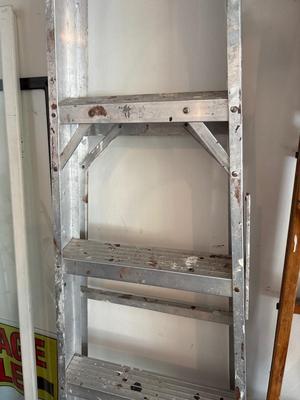 Aluminum & wood ladder