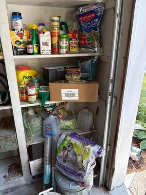 4 shelves of garden items