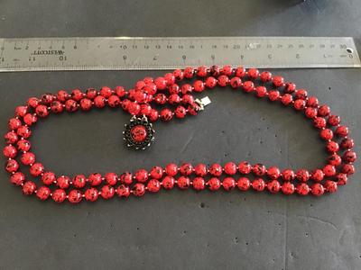 Beautiful Faux Beaded Vintage Necklace with Nice Clasp