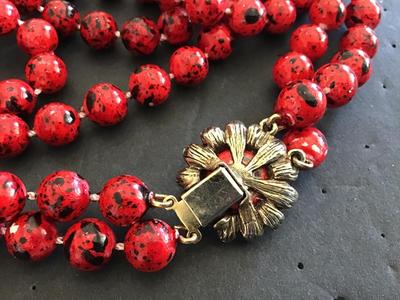 Beautiful Faux Beaded Vintage Necklace with Nice Clasp