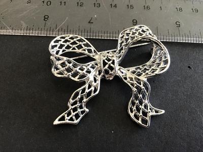 Bow Brooch Silver Tone
