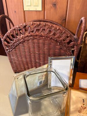 Sale Photo Thumbnail #643: Bento, vase, frames, nonworking electric mantle clock