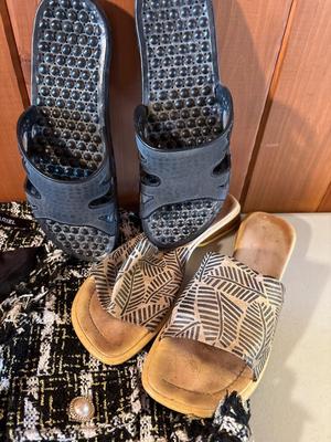 Sale Photo Thumbnail #773: Shoes are size 8–9
