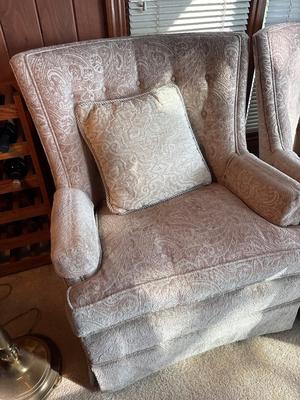 Sale Photo Thumbnail #867: In excellent condition! 30x30d x 17 seat height