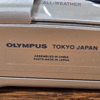 LOT 53D: Fujifilm FinePix A820 Camera and Olympus Stylus Epic Zoom 80 with Carrying Bag