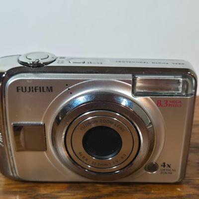 LOT 53D: Fujifilm FinePix A820 Camera and Olympus Stylus Epic Zoom 80 with Carrying Bag