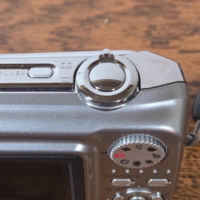 LOT 53D: Fujifilm FinePix A820 Camera and Olympus Stylus Epic Zoom 80 with Carrying Bag