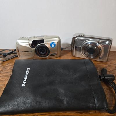 LOT 53D: Fujifilm FinePix A820 Camera and Olympus Stylus Epic Zoom 80 with Carrying Bag