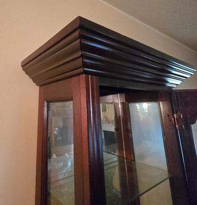 LOT 59D: Lighted Curio Cabinet with Glass Shelves