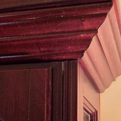 LOT 59D: Lighted Curio Cabinet with Glass Shelves