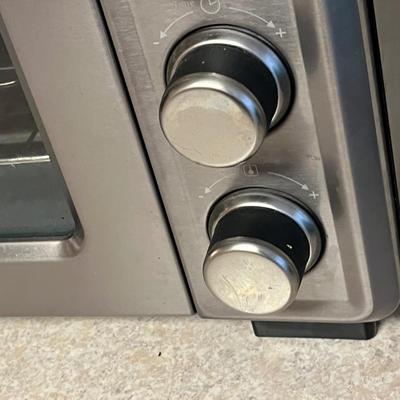 LOT 60D: Keurig Coffee Maker and Oster Countertop Oven