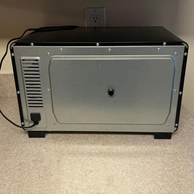 LOT 60D: Keurig Coffee Maker and Oster Countertop Oven