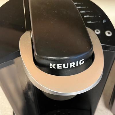 LOT 60D: Keurig Coffee Maker and Oster Countertop Oven