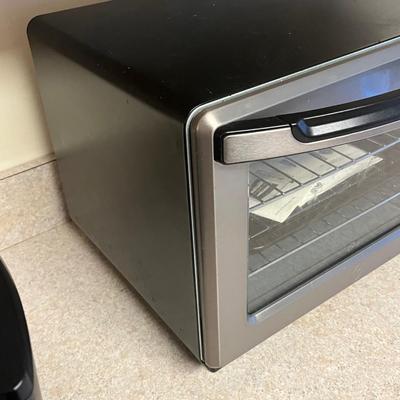 LOT 60D: Keurig Coffee Maker and Oster Countertop Oven