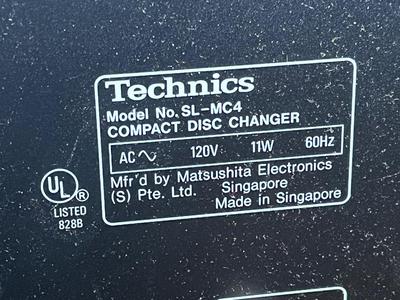 LOT 77D: Technics 60+1 CD Changer - SL-MC4