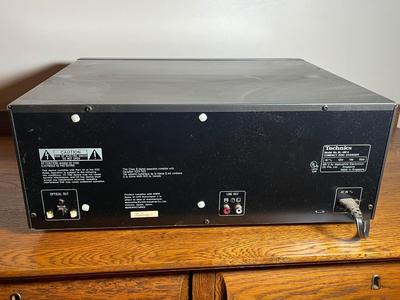 LOT 77D: Technics 60+1 CD Changer - SL-MC4
