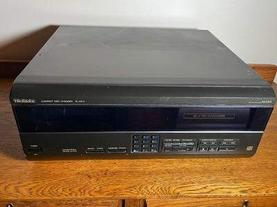 LOT 77D: Technics 60+1 CD Changer - SL-MC4