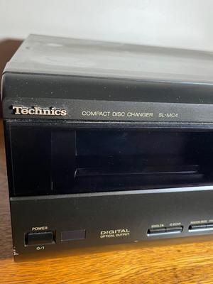 LOT 77D: Technics 60+1 CD Changer - SL-MC4