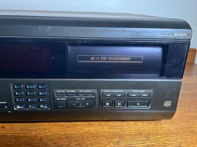 LOT 77D: Technics 60+1 CD Changer - SL-MC4