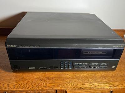 LOT 77D: Technics 60+1 CD Changer - SL-MC4