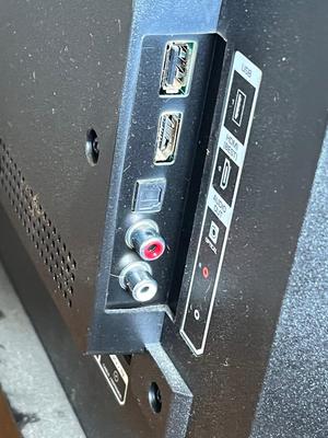 LOT 79L: Vizio 39" Flat Screen TV - D39hn-E0