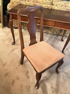 LOT 80L: Matching Desk and Chair Set
