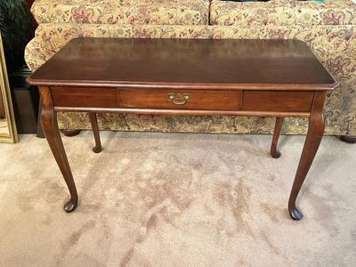 LOT 80L: Matching Desk and Chair Set