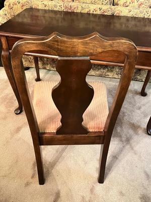 LOT 80L: Matching Desk and Chair Set
