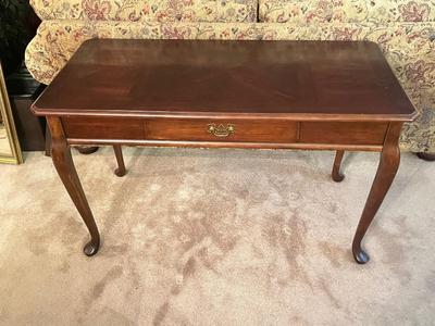 LOT 80L: Matching Desk and Chair Set