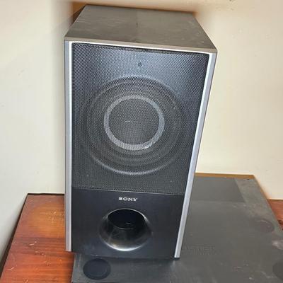 LOT 85C: Sony 5-Disc DVD Home Theater System with Speakers - HCD-HDX275