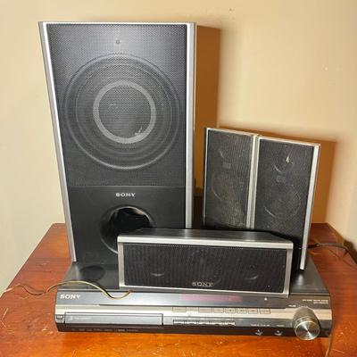 LOT 85C: Sony 5-Disc DVD Home Theater System with Speakers - HCD-HDX275