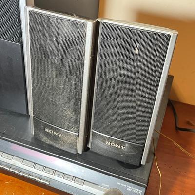 LOT 85C: Sony 5-Disc DVD Home Theater System with Speakers - HCD-HDX275