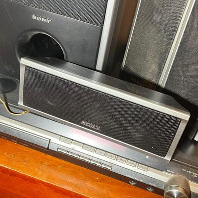 LOT 85C: Sony 5-Disc DVD Home Theater System with Speakers - HCD-HDX275