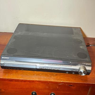 LOT 85C: Sony 5-Disc DVD Home Theater System with Speakers - HCD-HDX275