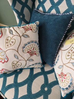 Set of decorative throw pillows