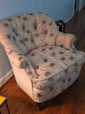 Tufted arm chair