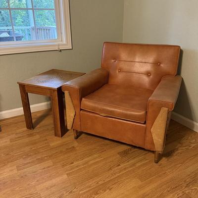 Retro Faux Leather Armchair with End Table