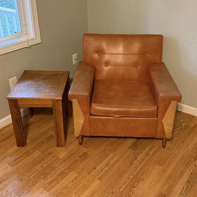 Retro Faux Leather Armchair with End Table