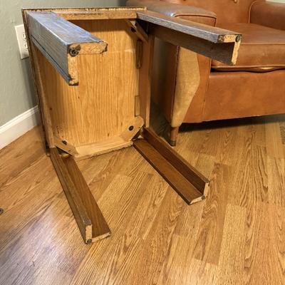 Retro Faux Leather Armchair with End Table
