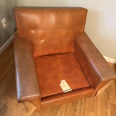 Retro Faux Leather Armchair with End Table