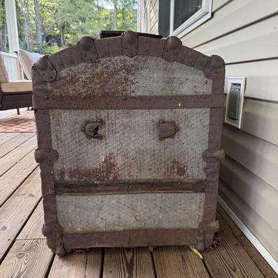 Rustic Camel Back Trunk
