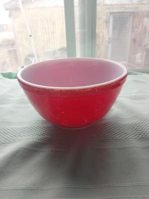 VINTAGE PYREX SERVING BOWL AND FOUR MATCHING RECTANGLER BOWLS