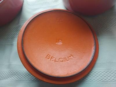 VINTAGE DESCOWARE POTS WITH LIDS