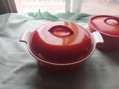 VINTAGE DESCOWARE POTS WITH LIDS