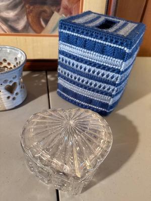 Sale Photo Thumbnail #33: Picture has some water staining on the mat. Pod leaf bowl, handcrafted, coaster, and Kleenex box plus more.
