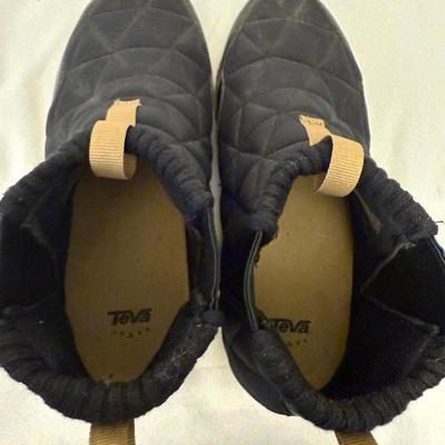 Merrell, Teva, Dansko & More Size 8/9 Ladies Shoes (P-HS)