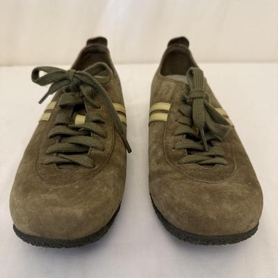 Merrell, Teva, Dansko & More Size 8/9 Ladies Shoes (P-HS)